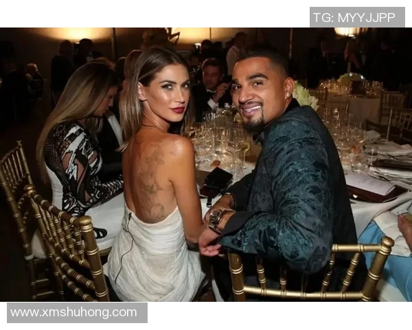 足球巨星甜蜜订婚现场曝光浪漫视频引发球迷热烈祝福